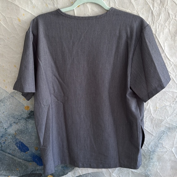 Figs Technical Collection Scrub Top V Neck - Picture 7 of 8